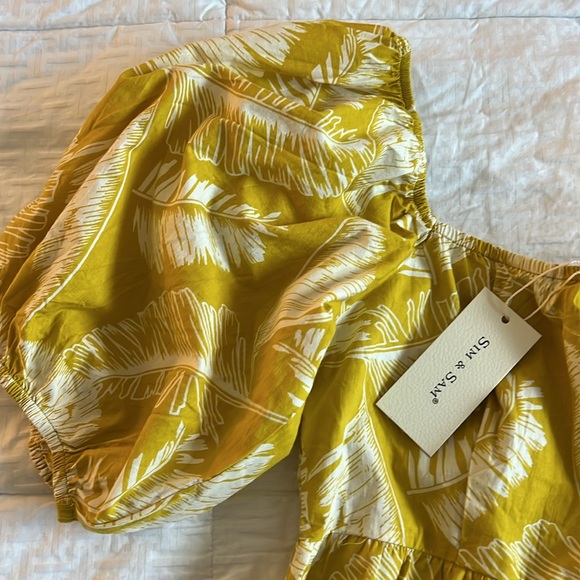 Sim & Sam Women’s Floral Top - Size Medium - NWT - Picture 2 of 5